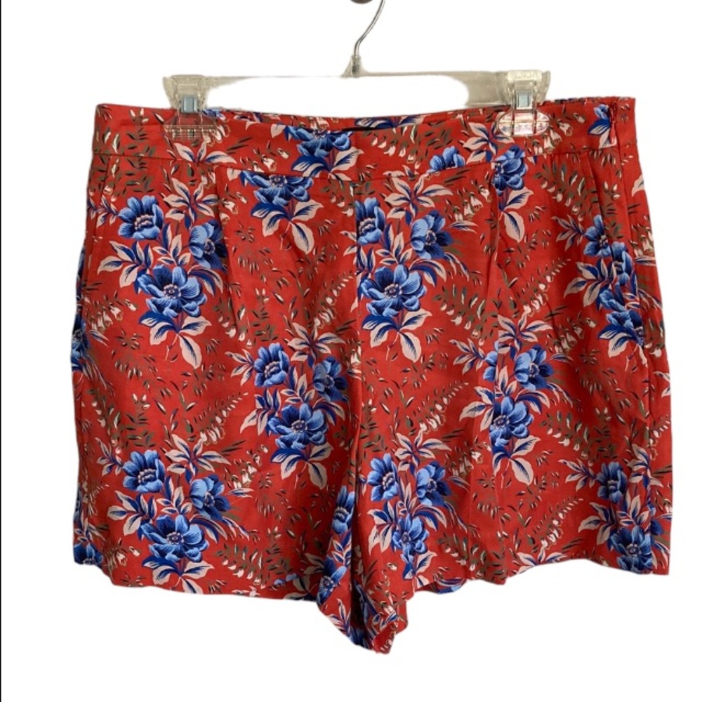 NWT LOFT Pleated Front Floral Print Shorts Size 10